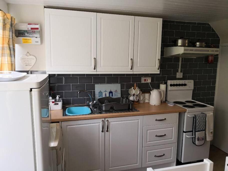 'Le Chalet Ii' Free Unlimited Wifi 2 Bed Chalet House Hodgeston Esterno foto